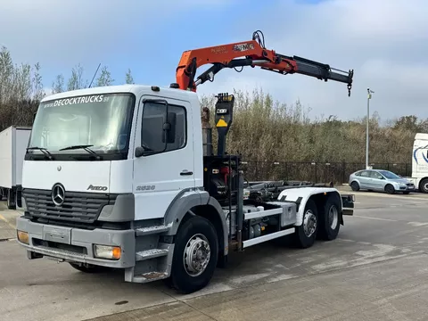 Mercedes-Benz Atego 2528 6x2 HAAK + KRAAN